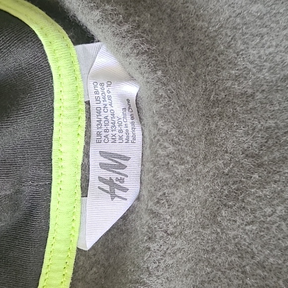 H&M boys sequin dragon zip up hoodie size 8/10 - Picture 4 of 4